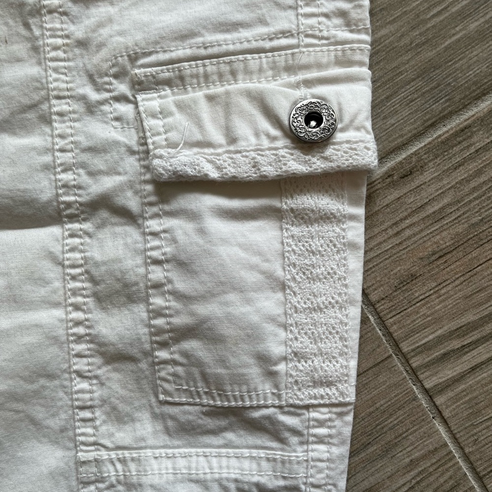 DRESS BARN SUMMER CAPRI PANTS WITH LACE DETAIL